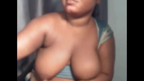 Snapshot of creamyposh1 chatting on November 15, 4:32 am creamyposh1 online show from November 15, 4:32 am