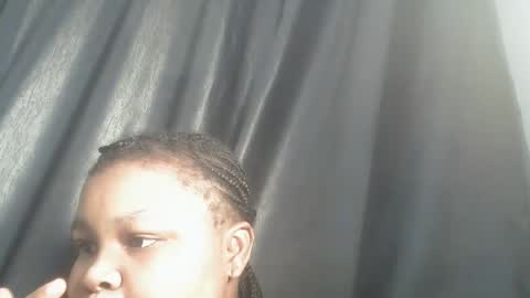 Snapshot of creamyposh1 chatting on November 24, 4:12 am creamyposh1 online show from November 24, 4:12 am