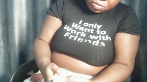 Snapshot of creamyposh1 chatting on December 2, 4:40 am creamyposh1 online show from December 2, 4:40 am