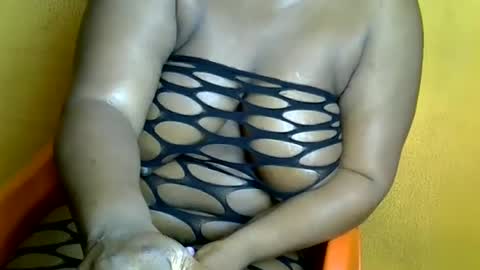 Snapshot of creamyposh1 chatting on July 7, 6:47 am creamyposh1 online show from July 7, 6:47 am