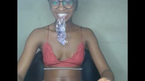 Snapshot of creamyxmuffin chatting on September 21, 8:10 pm creamyxmuffin online show from September 21, 8:10 pm