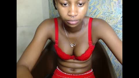Snapshot of creamyxmuffin chatting on September 23, 8:17 am creamyxmuffin online show from September 23, 8:17 am