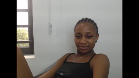 Snapshot of creamyxmuffin chatting on October 12, 1:54 pm creamyxmuffin online show from October 12, 1:54 pm