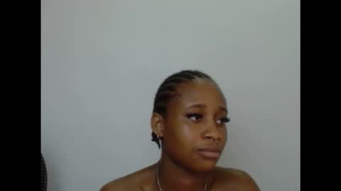 Snapshot of creamyxmuffin chatting on October 17, 9:34 am creamyxmuffin online show from October 17, 9:34 am