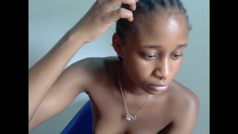 Snapshot of creamyxmuffin chatting on October 21, 10:05 am creamyxmuffin online show from October 21, 10:05 am