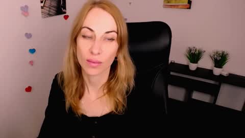 Snapshot of create_your_own_sun chatting on October 5, 1:42 pm Lera online show from October 5, 1:42 pm