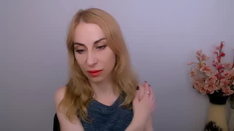 Snapshot of create_your_own_sun chatting on June 4, 12:33 pm Lera online show from June 4, 12:33 pm