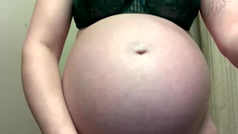 Snapshot of creative_k chatting on February 1, 2:37 pm Breed me daddy online show from February 1, 2:37 pm