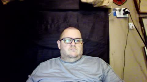 Snapshot of creeeping_death chatting on December 3, 9:12 pm The hopeless romantic online show from December 3, 9:12 pm