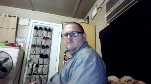 Snapshot of creeeping_death chatting on October 2, 7:26 am The hopeless romantic online show from October 2, 7:26 am