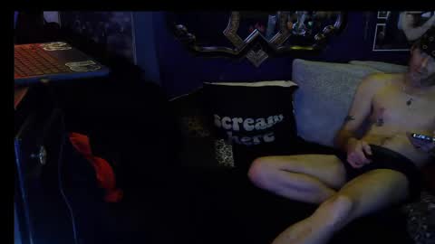 Snapshot of crescentx chatting on December 28, 10:34 pm Damien Mourningstar online show from December 28, 10:34 pm