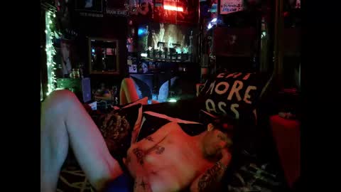 Snapshot of crescentx chatting on September 21, 12:45 am Damien Mourningstar online show from September 21, 12:45 am