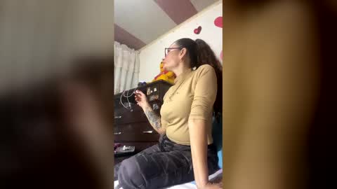 Snapshot of crespavale chatting on March 19, 5:28 pm crespavale online show from March 19, 5:28 pm