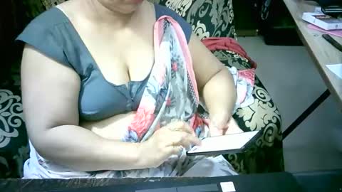 Snapshot of crezybhabihot chatting on May 16, 8:18 pm Sonika69 online show from May 16, 8:18 pm