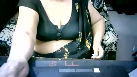 Snapshot of crezybhabihot chatting on June 19, 5:06 pm Sonika69 online show from June 19, 5:06 pm