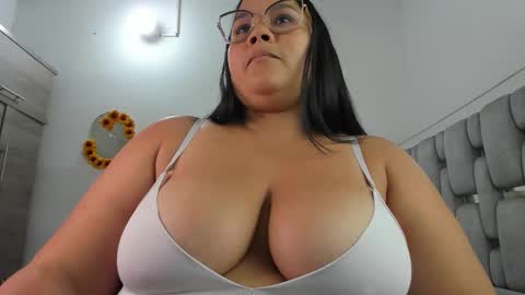 Snapshot of criistal_0 chatting on June 5, 1:45 am criistal_0 online show from June 5, 1:45 am