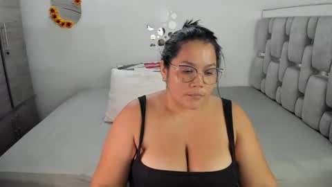 Snapshot of criistal_0 chatting on June 14, 1:58 am criistal_0 online show from June 14, 1:58 am