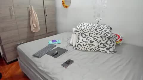 Snapshot of criistal_0 chatting on July 8, 3:11 am criistal_0 online show from July 8, 3:11 am