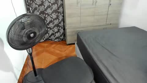 Snapshot of criistal_0 chatting on July 23, 1:58 am criistal_0 online show from July 23, 1:58 am