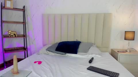 Snapshot of criistal_blossom chatting on May 11, 4:04 pm Cristal online show from May 11, 4:04 pm