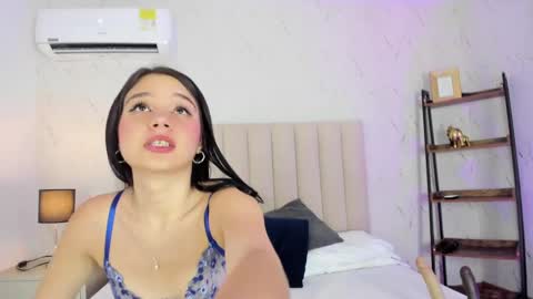 Snapshot of criistal_blossom chatting on June 2, 3:14 pm Cristal online show from June 2, 3:14 pm