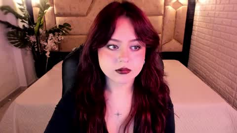 Snapshot of crimson_tati chatting on May 8, 4:51 am Tatiana online show from May 8, 4:51 am