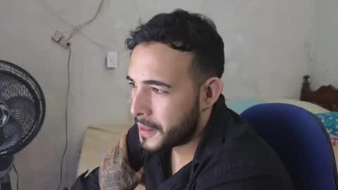 Snapshot of cris_simons chatting on December 7, 1:14 am cris_simons online show from December 7, 1:14 am