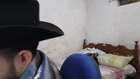 Snapshot of cris_simons chatting on December 14, 3:40 am cris_simons online show from December 14, 3:40 am