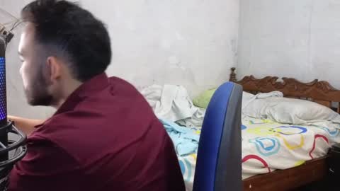 Snapshot of cris_simons chatting on December 22, 10:25 pm cris_simons online show from December 22, 10:25 pm