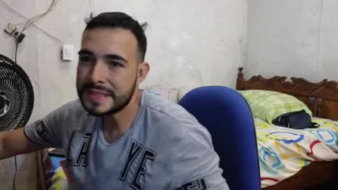 Snapshot of cris_simons chatting on December 24, 1:49 am cris_simons online show from December 24, 1:49 am