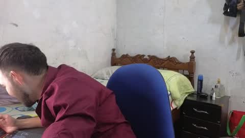 Snapshot of cris_simons chatting on December 28, 11:05 pm cris_simons online show from December 28, 11:05 pm