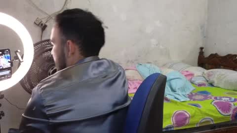 Snapshot of cris_simons chatting on December 31, 3:34 am cris_simons online show from December 31, 3:34 am