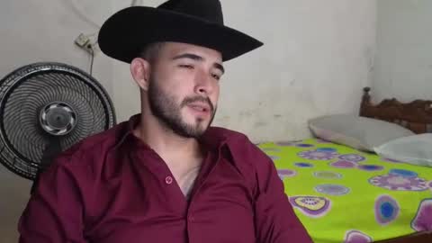 Snapshot of cris_simons chatting on February 21, 12:05 am cris_simons online show from February 21, 12:05 am