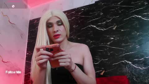Snapshot of crislingery_doll chatting on May 9, 12:21 pm crislingery_doll online show from May 9, 12:21 pm