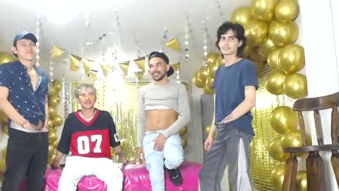 Snapshot of crismens chatting on December 16, 3:08 am crismens online show from December 16, 3:08 am