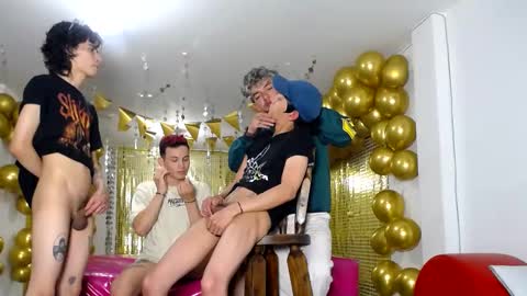 Snapshot of crismens chatting on December 23, 6:11 am crismens online show from December 23, 6:11 am