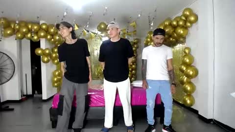 Snapshot of crismens chatting on January 7, 2:20 am crismens online show from January 7, 2:20 am