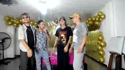 Snapshot of crismens chatting on January 8, 2:14 am crismens online show from January 8, 2:14 am