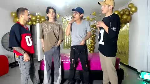 Snapshot of crismens chatting on January 10, 2:14 am crismens online show from January 10, 2:14 am