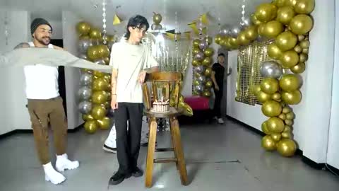 Snapshot of crismens chatting on January 19, 9:11 am crismens online show from January 19, 9:11 am