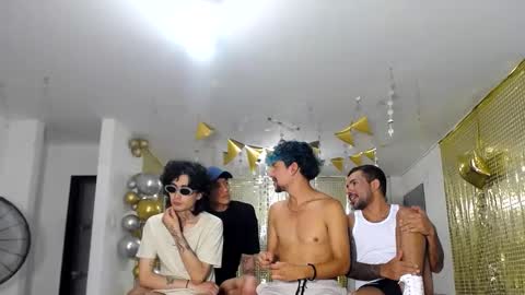 Snapshot of crismens chatting on February 11, 6:19 am crismens online show from February 11, 6:19 am