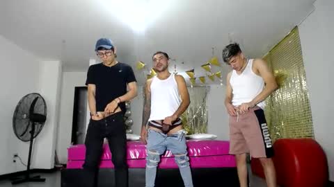 Snapshot of crismens chatting on February 21, 3:23 am crismens online show from February 21, 3:23 am