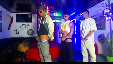 Snapshot of crismens chatting on December 2, 8:15 pm crismens online show from December 2, 8:15 pm