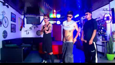 Snapshot of crismens chatting on December 17, 8:26 pm crismens online show from December 17, 8:26 pm