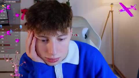 Snapshot of crisp1n chatting on December 20, 7:43 pm Chris online show from December 20, 7:43 pm