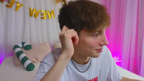 Snapshot of crisp1n chatting on January 7, 9:39 pm Chris online show from January 7, 9:39 pm