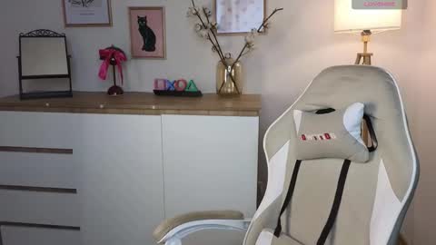 Snapshot of crisp1n chatting on February 3, 9:25 am Chris online show from February 3, 9:25 am