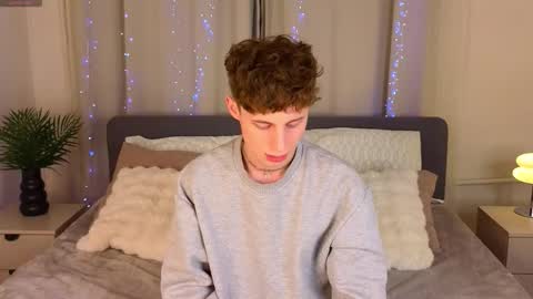 Snapshot of crisp1n chatting on March 11, 11:33 pm Chris online show from March 11, 11:33 pm