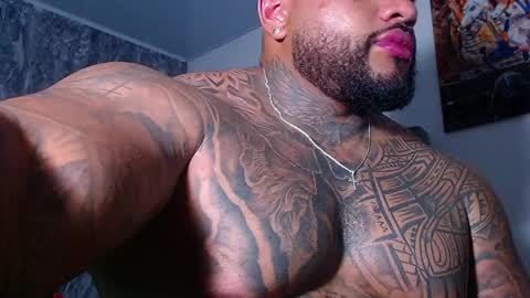 criss_zanders202 online show from May 21, 10:17 pm