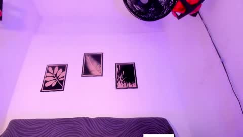 Snapshot of criss_zuri chatting on May 12, 11:40 am criss_zuri online show from May 12, 11:40 am